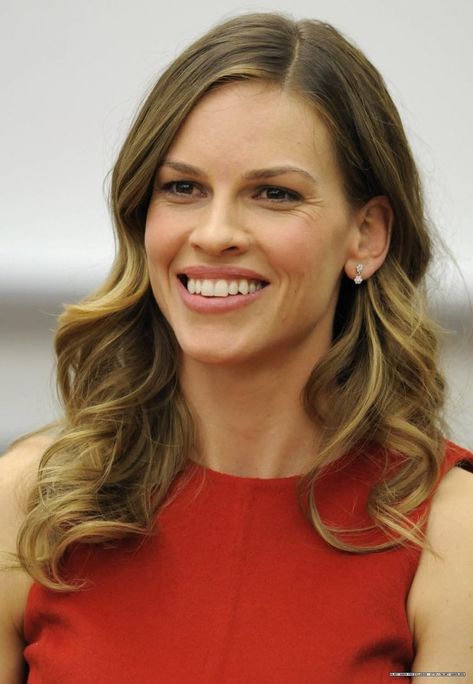 Hilary Swank Hilary Swank, Right And Wrong, Staring At You, Autumn Beauty, Steve Mcqueen, Love Her, Hot Pink, Actresses, Long Hair Styles