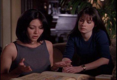 Ms.Hellfire;) - Prue and Piper Halliwell Photo (9765959) - Fanpop Charmed Aesthetic, Lynn Swann, Halliwell Sisters, Charmed Style, Charmed Season 1, Paige Matthews, Prue Halliwell, Piper Halliwell, Lindsay Wagner