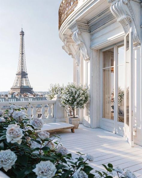 Paris Flat, Paris Dream, Paris Wallpaper, Beautiful Paris, Parisian Apartment, Paris Apartments, Dream Apartment, Most Beautiful Cities, The Eiffel Tower