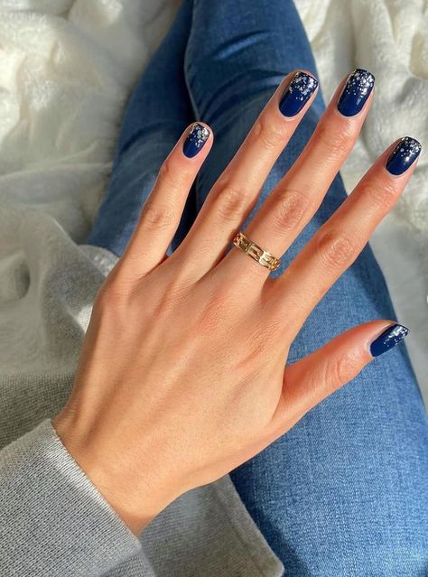 Navy Nails With Gold, Cute Navy Blue Nails, Nails With Design Ideas, Dark Blue Nails With Design, Blue Nails Dark, Blue Nails Inspiration, Blue Nails With Design, Nails Dark Purple, Navy And Silver Nails