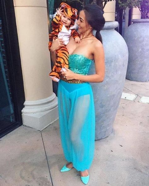 Best Mother Daughter Halloween Costumes, Cute Mommy And Me Halloween Costumes, Mom N Son Halloween Costumes, Mom Son Costume Ideas, Cute Mommy And Son Halloween Costumes, Mommy Halloween Costume, Couples And Baby Halloween Costumes, Mum And Son Halloween Costumes, Mom Son Costumes Halloween