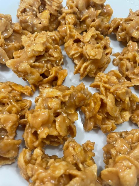 CORNFLAKE CANDY Cornflake Cookies No Bake, Cornflake Candy, Peanut Butter Cornflake Cookies, Peanut Butter Chews, Cornflake Cookies, Corn Flake, Buttered Corn, Baked Corn, Yellow Foods