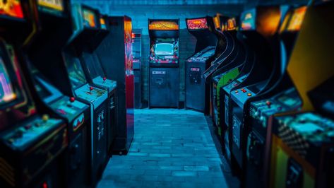 Dark Gaming Room, Dark Blue Rooms, Vintage Arcade, Prize Gifts, Arcade Video Games, Game Prizes, Retro Arcade, Vintage Display, Arcade Machine