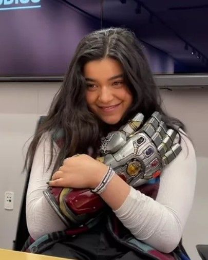 Mcu Women, Iman Vellani, Avengers Dr, Celebrity Icons, Film Character, Alessia Cara, Teen Fame Dr, Young Avengers, Comfort People