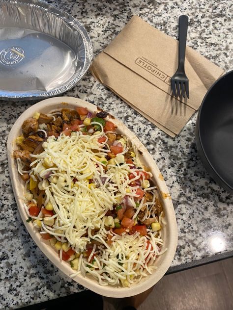 Burrito Aesthetic, Chipotle Bowl Order, Burrito Bowl Aesthetic, Chipotle Order Ideas Bowl, Chipotle Snapchat, Chipotle Bowl Order Ideas, Chipotle Restaurant, Chipotle Bowls, Chipotle Photography