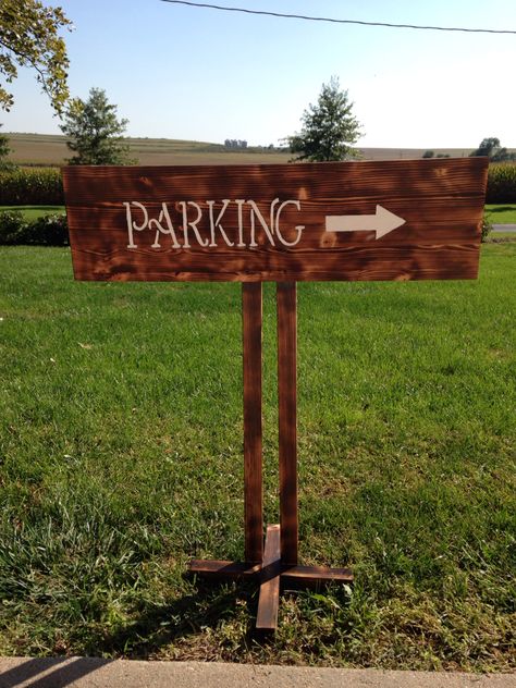 DIY parking sign Wedding Signs For Parking, Diy Farm Signs Entrance, Diy Parking Area, Parking Signs For Wedding, Farm Signs Entrance, Market Signage, Reserved Parking Signs, Homemade Signs, Grad Party Decorations