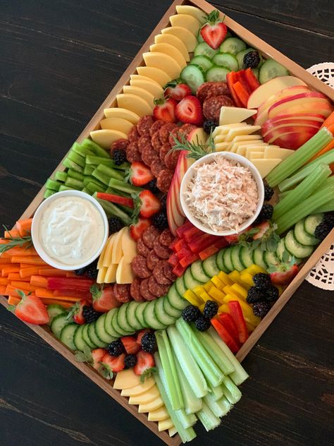 Poolside Charcuterie Board, Summer Happy Hour, Poolside Snacks, Snake Party, Veggie Platter, Beautiful Boards, Food Boards, Party Trays, Summer Happy