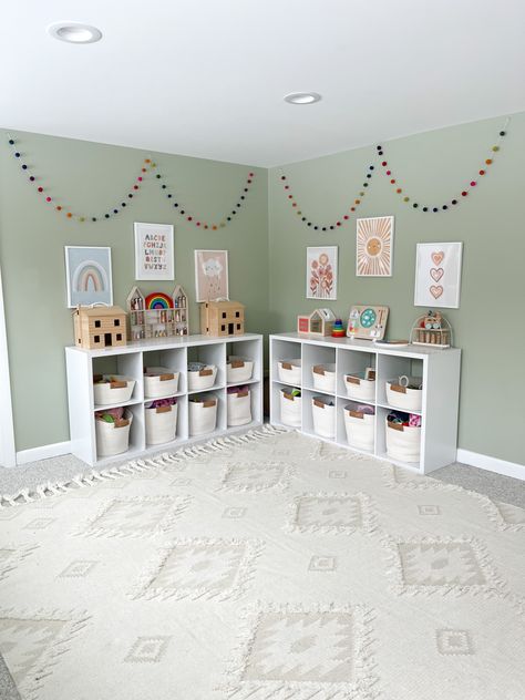 Playroom Ideas Neutral Colors, Simple Toy Room Ideas, Playroom Gender Neutral, Green And White Playroom, Playroom For Infants, Colorful Playroom Decor, Small Playroom Organization Layout, Girl Playroom Ideas Toddler, Playroom Ideas With Couch