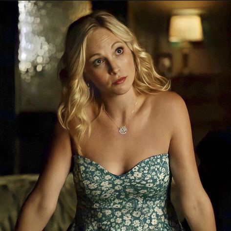 Caroline From Vampire Diaries, Caroline Forbes Aesthetic, Vampire Barbie, Candice Accola, The Vampire Diaries 3, Vampire Diaries Movie, Candice King, Vampire Diaries Cast, Armani Beauty