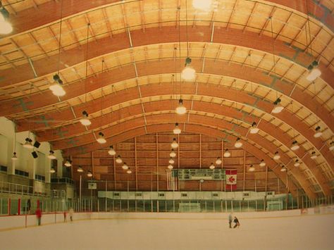 Glulam Beam Sizes Arch Ceiling, House On Slope, Gym Architecture, Curved Roof, Sports Hall, Timber Architecture, Timber Buildings, Arch Interior, Wood Architecture