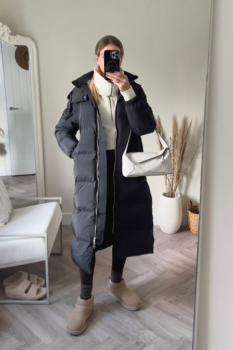 Long Puffy Coat Outfit Winter, Winter Outfits With Long Puffer Jacket, Arket Down Puffer Coat, Full Length Puffer Coat, Black Puffa Jacket Outfit, Long Grey Puffer Jacket Outfit, Oversized Long Puffer Jacket Outfit, Black Padded Coat Outfit, Black Puffer Coat Outfit Winter