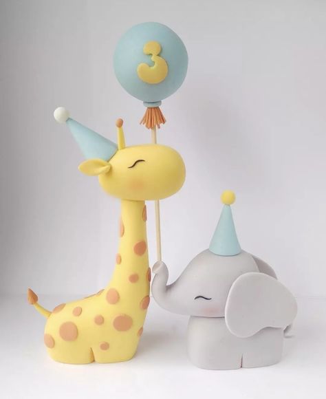 Fondant Giraffe, Biscuit Ideas, Elephant Cake Toppers, Elephant Cake, Fondant Figures Tutorial, Decoration Birthday Party, Idee Babyshower, Clay Crafts For Kids, Elephant Cakes