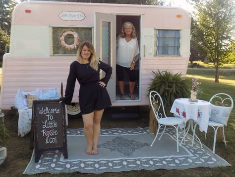 Little Rosie & Co. mobile salon takes beauty everywhere Caravan Beauty Salon Ideas, Caravan Beauty Salon, Mobile Beauty Salon Van, Mobile Hair Salon Van, Nail Salon Shed, Beauty Shed Salon, Shed Nail Salon Ideas, Beauty Shed Salon Ideas, Traveling Salon