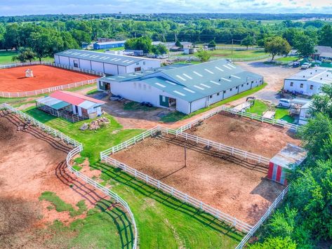 Chicken Coop Storage, Guthrie Oklahoma, Barn Layout, Horse Paddock, Cattle Barn, Horse Barn Ideas Stables, Horse Barn Designs, Dream Stables, Hacienda Style Homes