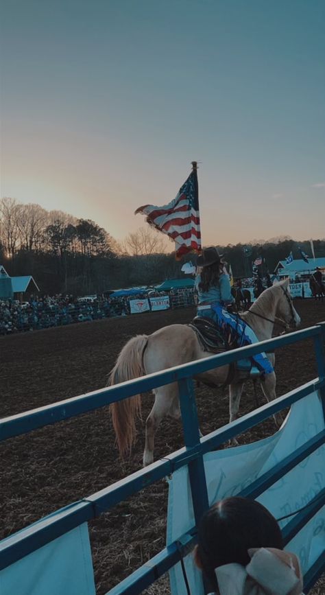 Dirtbiking Aesthetic, Team Roping Aesthetic, Barrel Racing Pictures, Country Asthetic Photos, Bull Riding Aesthetic, Barrel Racing Wallpaper, Western Horse Riding Aesthetic, Vintage Country Aesthetic, Barrel Racing Aesthetic