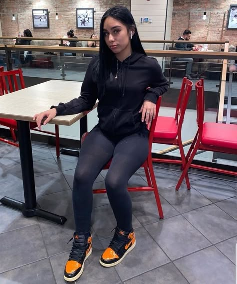 Cute Outfits With Black Leggings Schools, Nike Tech With Leggings, Cute Outfits With Jordans For Women, Gray Leggings Outfit Baddie, Black Leggings Outfit Baddie, Leggings Outfit Baddie, Fashion Teenage School, Cute Outfits With Leggings, Black Leggings Outfit