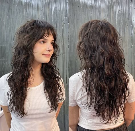 Shaggy Curly Hair, Baby Bangs Long Hair, Curly Shag Haircut, Rocker Hair, Undercut Long Hair, Long Shag Haircut, Haircuts For Long Hair With Layers, Haircut Curly, Wavy Haircuts