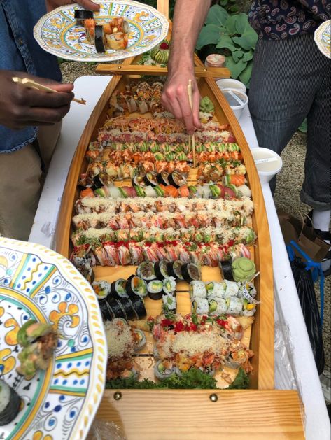 Huge Sushi Platter, Sushi Bar Party Ideas, Sushi Night Party, Sushi Bar Wedding Receptions, Sushi Rehearsal Dinner, Sushi Station Ideas, Sushi Buffet Display, Hibachi Catering Party, Wedding Sushi Station