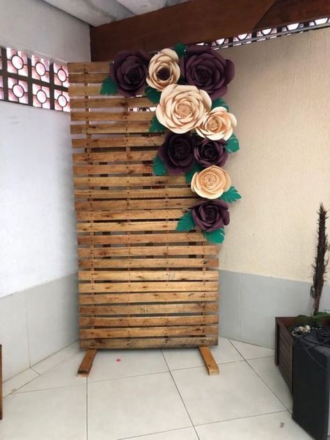 Pallet Background, Pallet Backdrop, Bridal Backdrops, Wooden Backdrops, Diy Photo Backdrop, Fall Wedding Diy, Diy Wedding Backdrop, Wood Backdrop, Background Diy