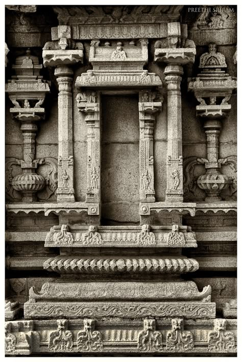 The temple has a sprawling lawn on its northern side. There are two huge gateways that give access to the temple compound. The interior of the temple has ornately sculpted columns. An empty pedestal with three holes signifies that the temple once had idols of Rama, Lakshmana and Sita. There is a smaller shrine inside the temple complex with similar epic wall carvings. Temple Inside Design, Temple Wall Background, Indian Temple Carvings, Temple Wall Design, Rama Lakshmana, Temple Background, Vijayanagara Empire, Temple Interior, Classic House Interior Design