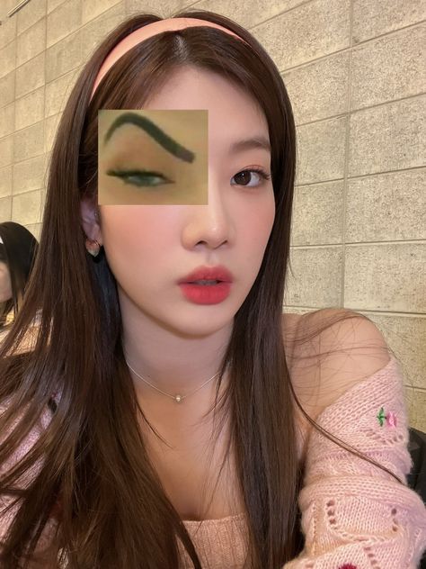 Loona Kim Lip Funny, Forever My Girl, Kim Lip, Meme Faces, Kpop Memes, My Girl, Nose Ring, Lips, Hoop Earrings