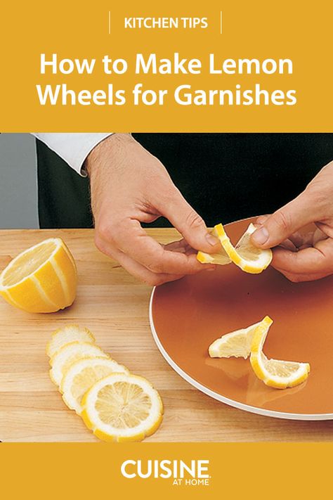 Lemon Wheel Garnish, Lemon Garnish On Cake, Lemon Slice Decorations, Decorative Lemon Slices, Lemon Food Art, How To Make A Lemon Twist Garnish, Lemon Twist Garnish, Lemon Garnish Ideas Cocktail, Lemon Cheesecake Decoration