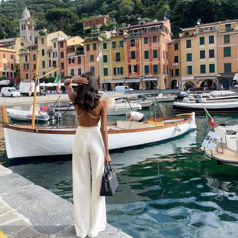 Capri Italia, Summer Abroad, Italy Summer, Europe Outfits, Europe Photos, Italy Aesthetic, Europe Summer, Future Lifestyle, Italian Summer