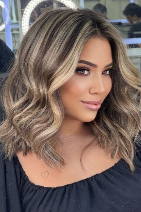 The honey balayage short hair trend is taking the Internet by storm, and we’re all rooting for it. These hairstyles are stunning, sophisticated, and low-maintenance. The balayage technique makes the short strands stand out and highlights their curves and layers. These hairstyles will make your hair ten times more voluminous and lively. 2023 Hair Color Trends For Women Long Hair, Honey Balayage Short Hair, Highlights For Short Brown Hair, Hair Coloring Ideas, Balayage Short Hair, Honey Balayage, Balayage Short, Medium Length Hair Hairstyles, For Medium Length Hair Hairstyles