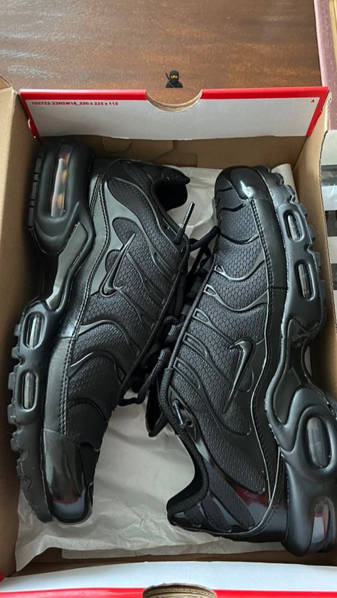 Black Tns, Nike Tn Shoes, Cool Nike Shoes, Nike Tns, Trendy Shoes Sneakers, Preppy Shoes, Nike Tn, Fashion Shoes Heels, Jordan Shoes Retro