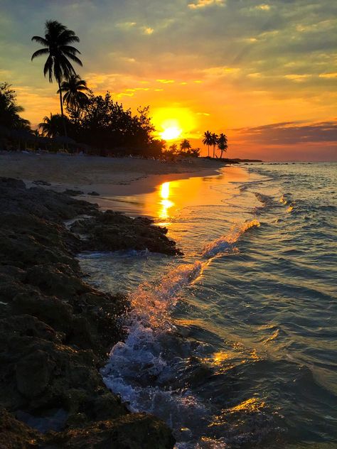 Features - Guardalavaca-55be5a95f488 #travelling #traveller #travel #traveltips #travelphotography #travelblogger #traveldestinations #cuba Cuba Beach, Cuba Island, Cuba Beaches, Visit Cuba, Clear Blue Water, America Latina, Sea Sunset, Scenery Pictures, Cuba Travel