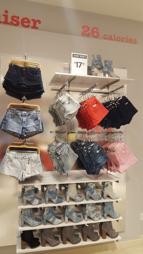 Merchandising @ Forever 21, Fall Update 2017 Store Displays Clothing, Store Design Clothing, Lingerie Store Design, Kids Clothing Store Design, Denim Display, Visual Merchandising Fashion, Shoe Store Design, Clothing Store Displays, Clothing Store Interior