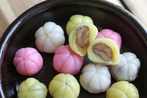 Shanghai Rice Cake Recipe, Sweetcorn Mochi Cake, Chestnut Mooncake, Korean Rice Cake, Korean Rice, Japanese Treats, Asian Grocery Store, Japanese Sweets Wagashi, Caramelized Sugar