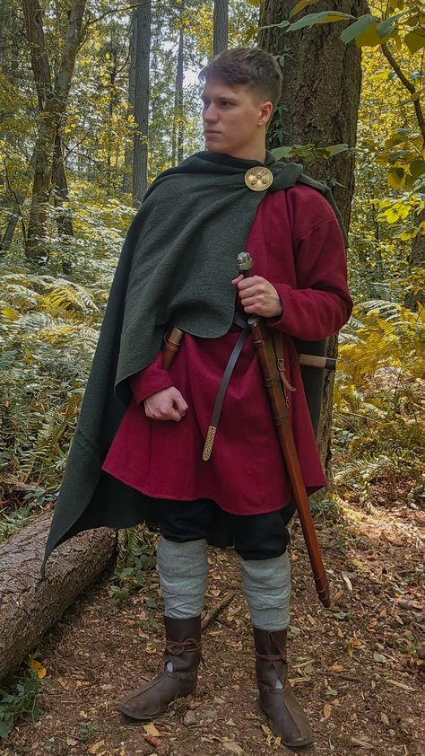 German Medieval Clothing, Medieval Italian Clothing, Hobbit Outfit Men, Medieval Sweden, 13th Century Fashion, Saxon Clothing, Scotland Clothing, Anglo Saxon Clothing, Medieval Scotland