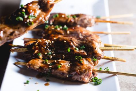 Hoisin #Beef #Skewers take 5 minutes to make and 5 minutes to cook, so darn good. @systempavers #ldw #grilling #bbq Lemon Grass Beef, Pork Kebabs, Lemongrass Chicken, Lamb Kebabs, Fruit Kebabs, Chicken Skewer Recipe, Beef Skewers, Plum Sauce, Healthy Beef