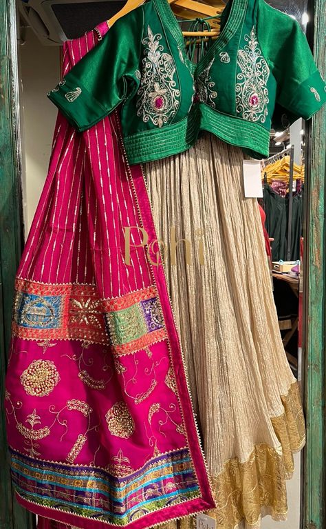 Broket Lehnga Design, Chaniya Choli Designs Navratri, Saree Reuse Ideas, Vintage Dupatta, Navratri Collection, Designer Bridal Lehenga Choli, Choli Dress, Casual Indian Fashion, Desi Fashion Casual