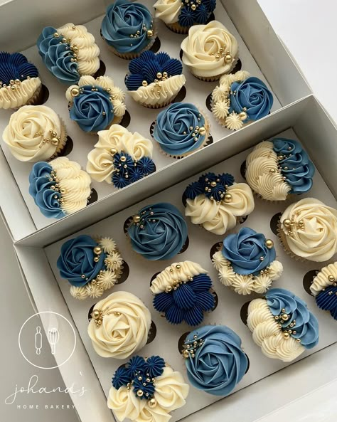 Blue and White Rosettes 💙🤍 - Johana's Home Bakery, LLC Blue And Gold Cupcakes, Cupcake Azul, Navy Blue Cake, Blue Wedding Cupcakes, Cupcake Piping, Cupcake Decorating Tips, Cupcakes For Boys, Blue Cupcakes, Blue Desserts