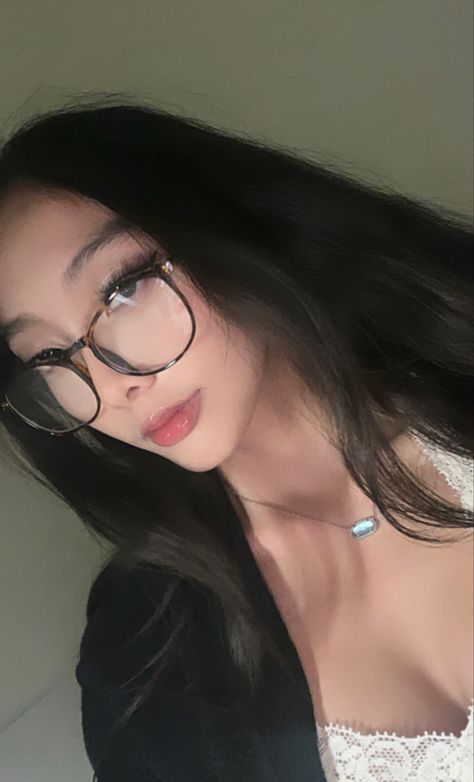 Makeup Everyday Look, Asian Glasses, Makeup Everyday, Big Glasses, Oversized Glasses, Frame Ideas, Basic Makeup, Everyday Makeup, Glasses Frames