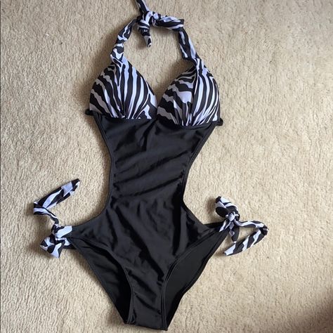 -Never Worn -New Without Tags -Padded Early 2000s Bathing Suit, 00s Swimwear, 2000s Bathing Suits, Types Of Bathing Suits, Alt Swimwear, Y2k Bathing Suit, Black One Piece Bathing Suit, Pretty Swimsuits, Bathing Suit Patterns