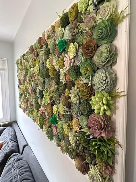 Wood Flower Crafts, Moss Board, Teen Diy, Diy Wall Planter, Vertical Succulent Gardens, Room Parent, Succulent Garden Indoor, White Plants, Succulent Wall