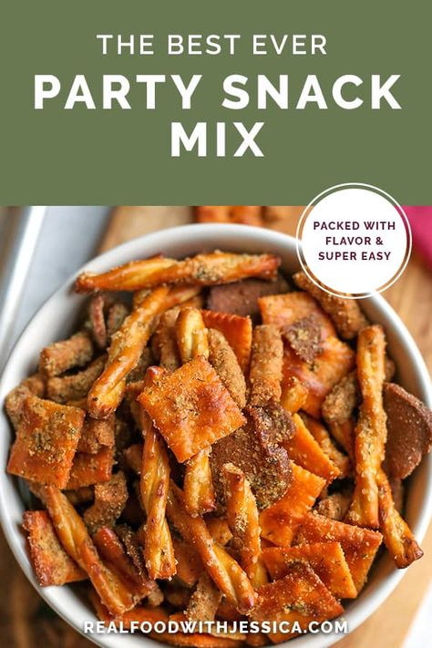 Homemade Party Mix Recipe, Party Mixes Snacks, Easy Party Mix Snacks, Healthy Party Mix Recipe, Munch Mix Recipes, Cheezit Snack Mix Recipe, Nut Mix Snacks, Chez Mix Recipes Snacks, Garbage Bag Snack Mix Recipes