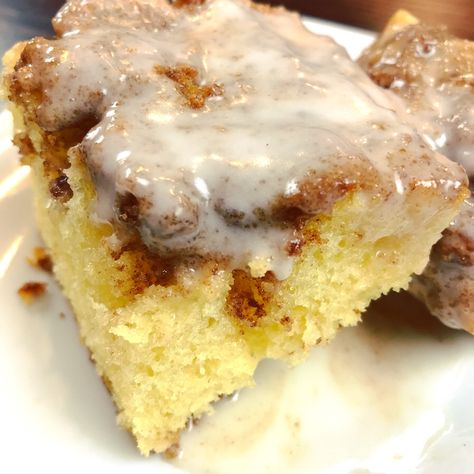 Quick & easy dessert made from a box cake mix with a few extra ingredients that tastes just like a cinnamon roll! Cinnamon Roll Cake Using Box Cake, Desserts You Can Make With Box Cake, Easy Cinnamon Roll Cake With Box Cake, Cake Mix Cinnamon Roll Cake, Cinnamon Swirl Cake With Box Cake, Cinnamon Cake With Box Cake, Easy Cake Box Recipes, Box Cake Mix Desserts, Cinnamon Roll Cake With Box Cake