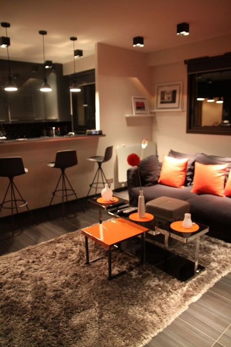 Apartment Masculine, Orange And Grey Living Room Decor, Brown Living Room Decor, Living Room Decor Gray, Living Room Orange, Deco Salon, Trendy Living Rooms, Independent Living, Brown Living Room