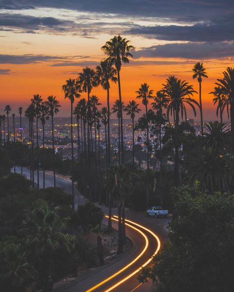 Instagrammable views are on tap at these four Los Angeles parks, where you can see the city from on high and kick back and relax Los Angeles Wallpaper, California Wallpaper, Los Angeles Aesthetic, Los Angeles Parks, Wallpaper Estetika, Wallpaper Tumblr, Sunset Wallpaper, City Wallpaper, California Dreaming