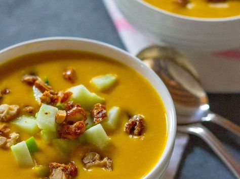 Pumpkin and Apple Soup Best Pumpkin Soup Recipe, Pumpkin Apple Soup, Apple Soup Recipes, Pumpkin Vegetable, Fruit Soup, Apple Soup, Pumpkin Soup Recipe, Sugar Pumpkin, Fall Soups