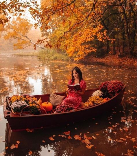 Fall Canoe Photoshoot, Autumn Photography Portrait, Boat Photoshoot, Mommy Daughter Photos, Lake Photoshoot, Fall Shoot, Fall Mini Sessions, Fall Session, Autumn Lake