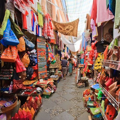 Pin for Later: 20 Travel Photos You Must Take on Your Next Trip Outdoor Markets Pick up a souvenir and then take another memento home when you capture the hustle and bustle of a lively open-air market. Living Photo, Granada Spain, Outdoor Market, Celebrity Design, Smart Living, Night Market, Open Air, Good Company, Granada