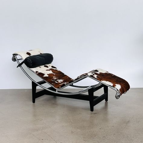 Listed on VNTG.com: Chaise longue model 'LC4' by Le Corbusier for Cassina | #vntg #vintage Cassina Chaise Longue, Le Corbusier Chair, Cassina Chair, Corbusier Chair, Leather Chaise, Modern Bedroom Furniture, City Furniture, Interior Deco, Easy Chair