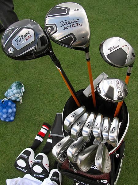 Steve Stricker Titleist Golf Bag  15 Clubs! Maximum Number Is 14!! Unless They Changed The Rules Again!! Titleist Golf Bag, New Golf Clubs, Trendy Golf, Titleist Golf, Best Golf Clubs, Golf Club Sets, Golf Drills, Womens Golf Fashion, Golf Irons