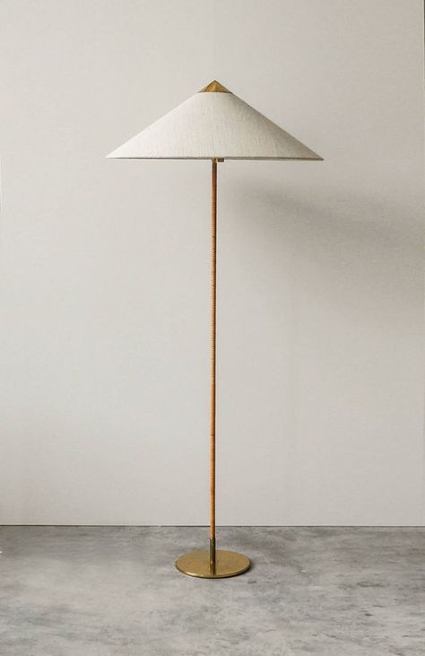 Gubi Floor Lamp, Diy Floor Lamp, Paavo Tynell, Floor Lamps Living Room, Contemporary Lamps, Tiffany Lamps, Brass Floor Lamp, Room Lamp, Tripod Floor Lamps