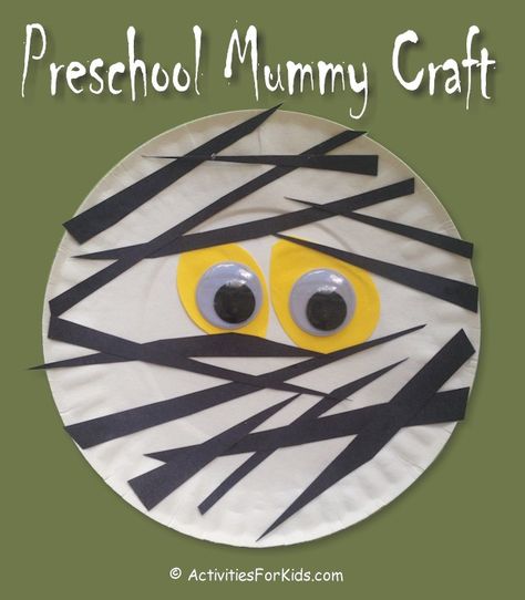 Easy Preschool Mummy Craft for kids.  A 5-minute Halloween craft to keep kids occupied from ActivitiesForKids.com Mummy Craft, Mummy Crafts, Dekorasi Halloween, Halloween Crafts Preschool, Halloween Crafts For Toddlers, October Crafts, Carte Halloween, Halloween Arts And Crafts, Halloween Preschool